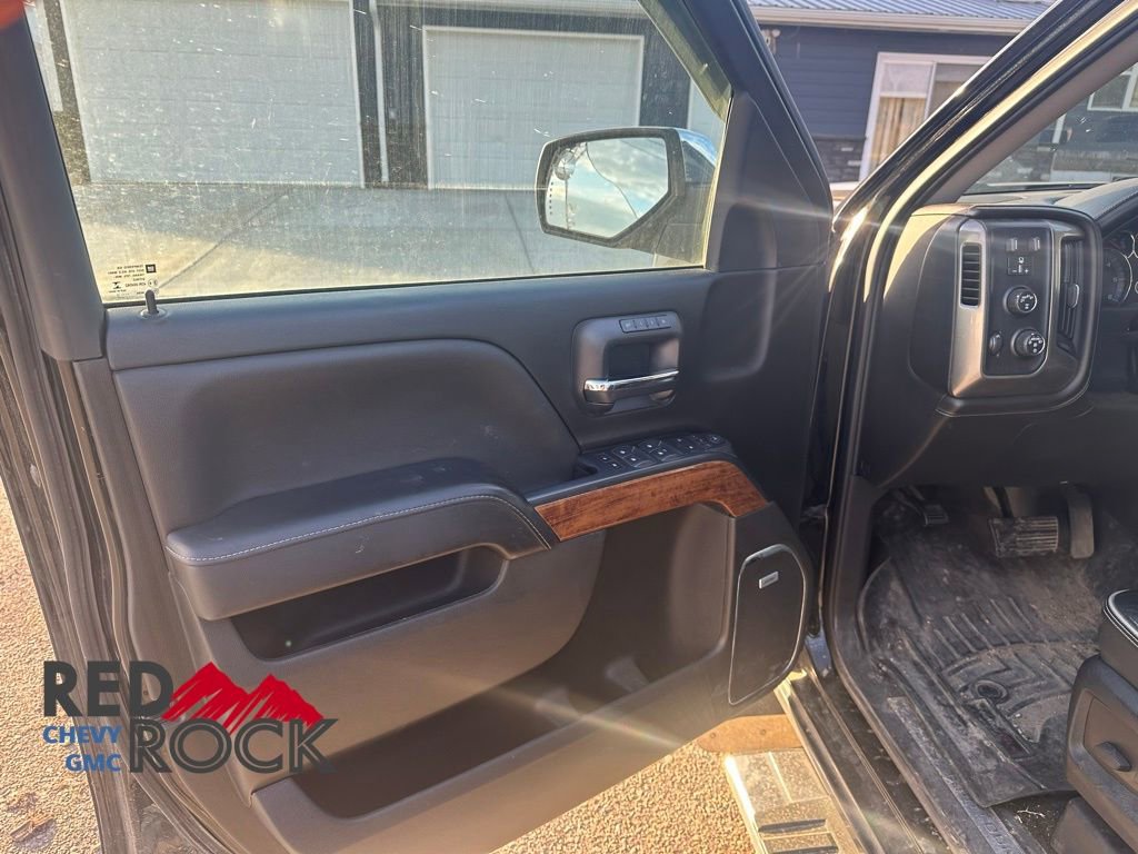 2017 Chevrolet Silverado 1500 High Country photo 3