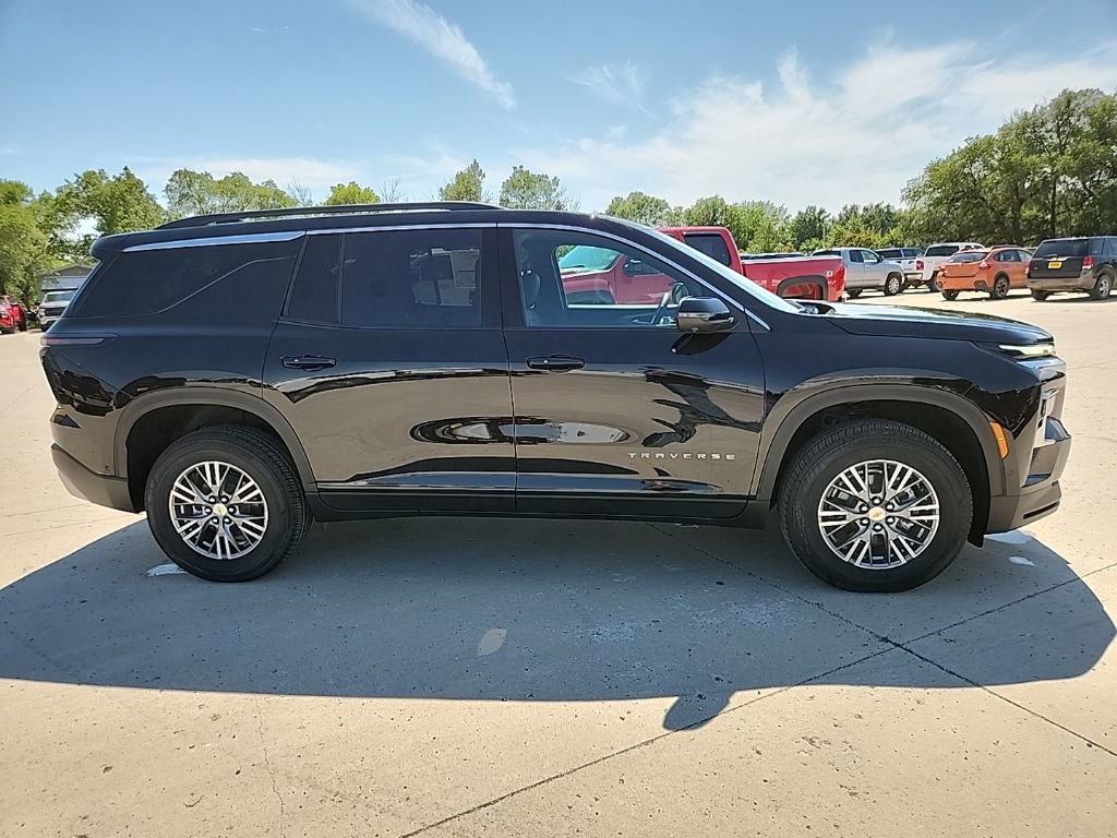 2025 Chevrolet Traverse photo 4