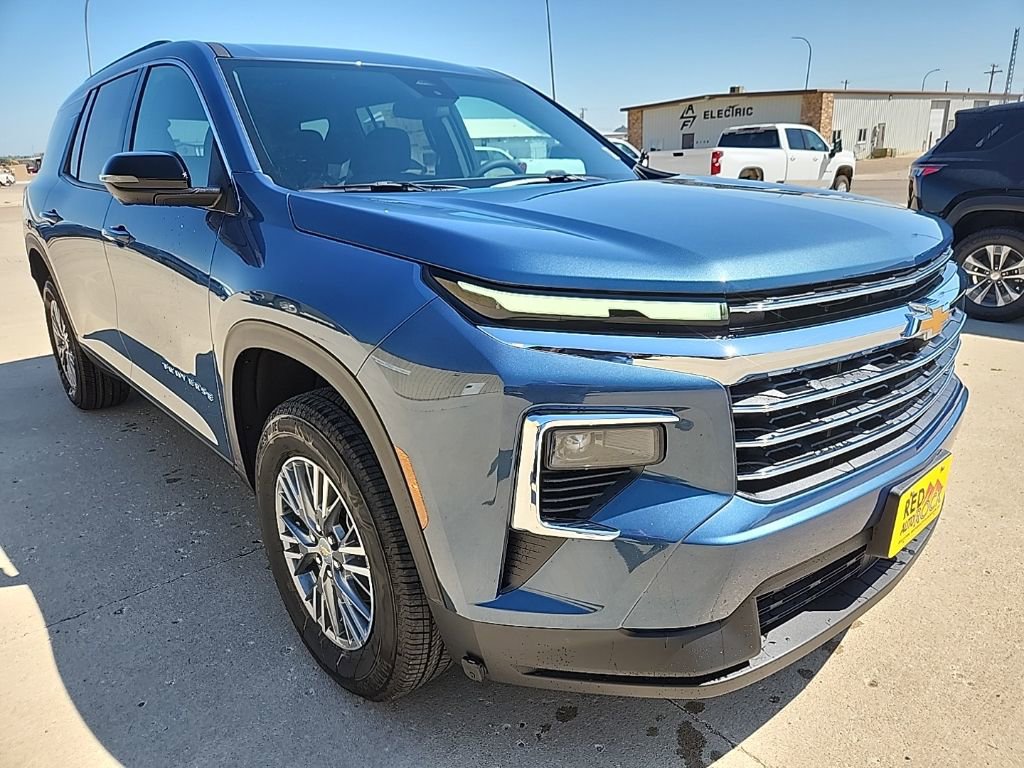 2025 Chevrolet Traverse photo 3