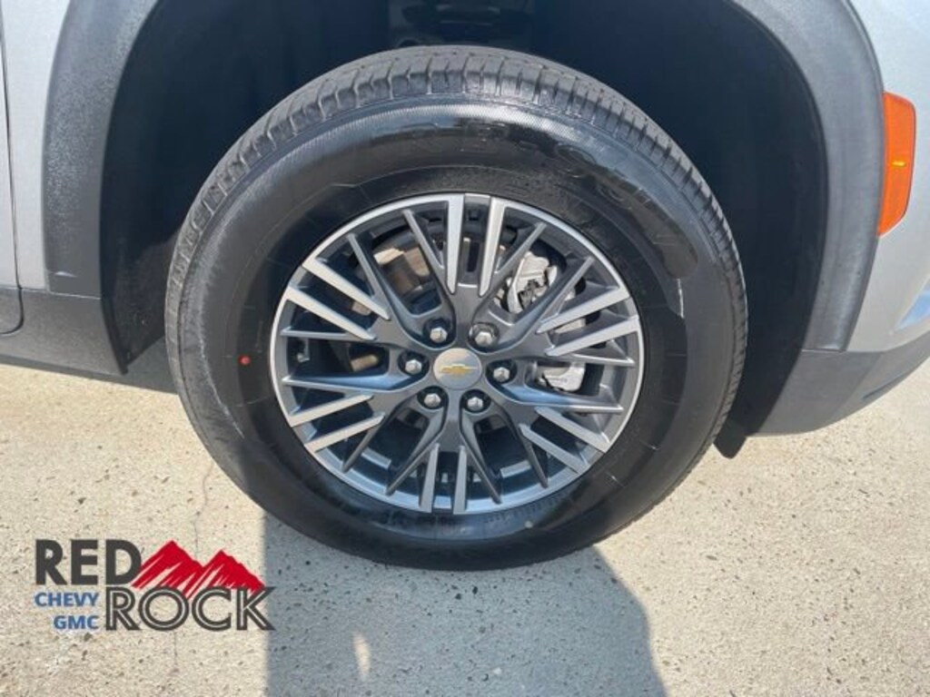 Used 2025 Chevrolet Traverse LT SUV