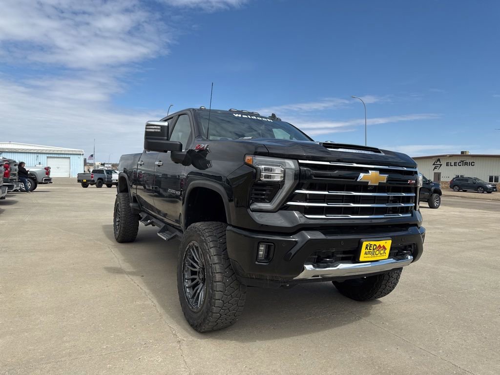 2025 Chevrolet Silverado 2500HD LT photo 2