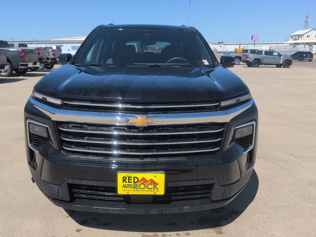 2025 Chevrolet Traverse photo 2