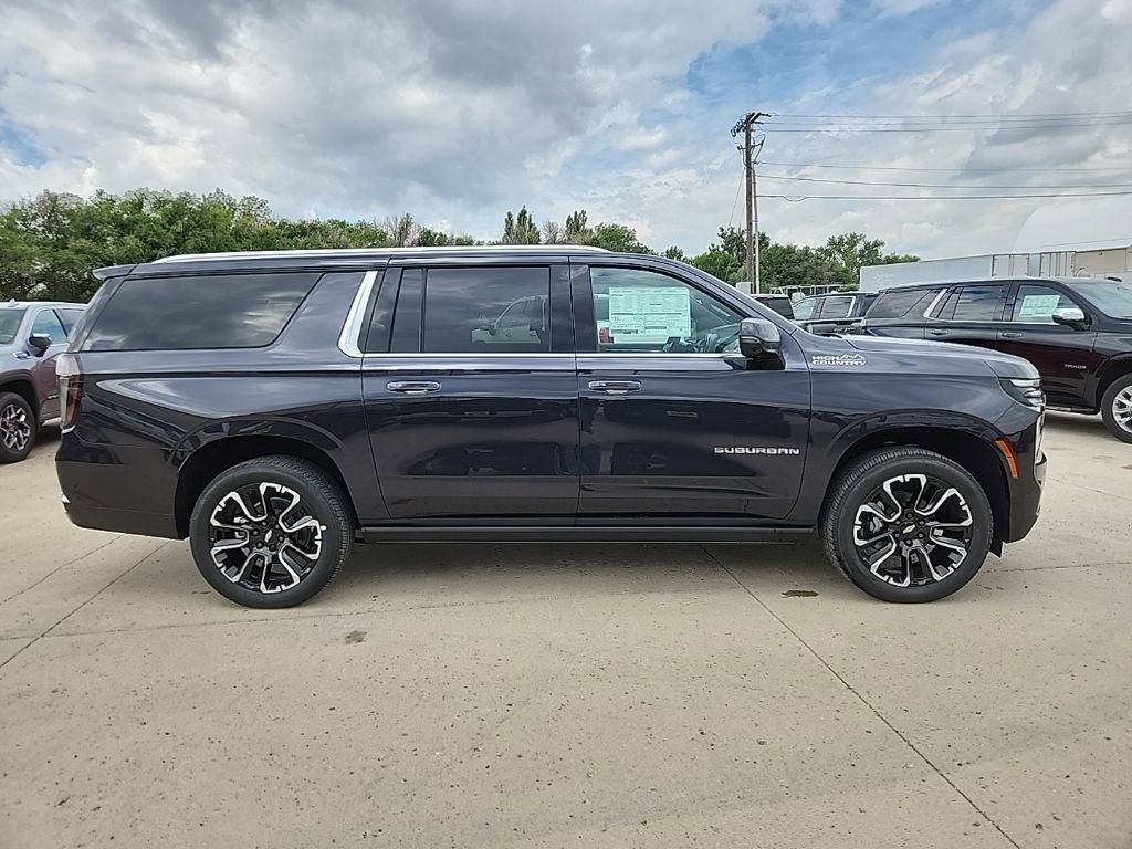 2025 Chevrolet Suburban High Country photo 4