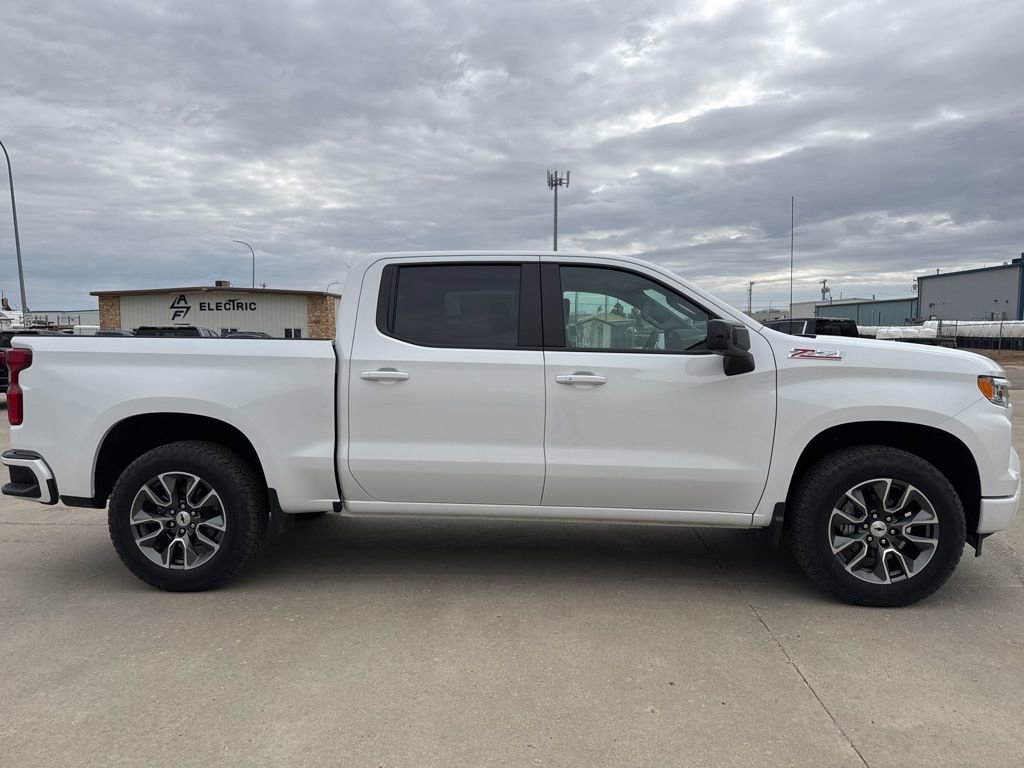 2024 Chevrolet Silverado 1500 RST photo 2