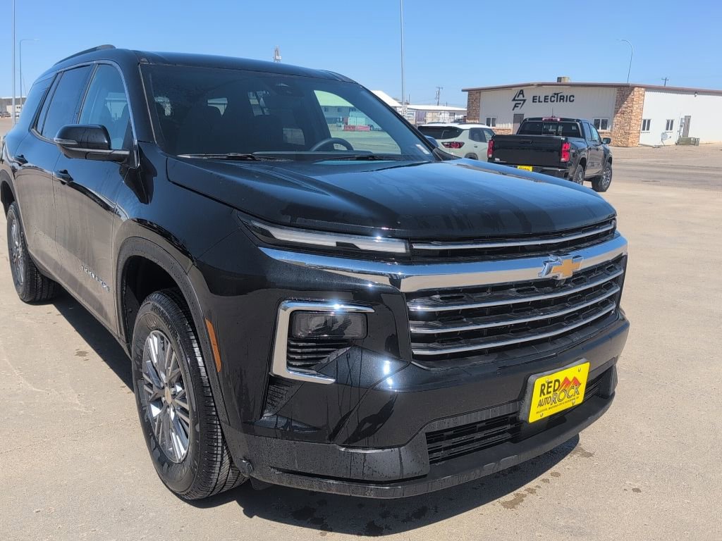 2025 Chevrolet Traverse photo 3