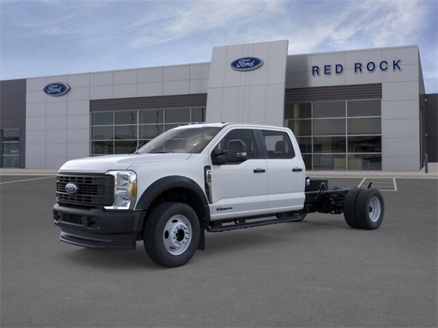 2025 Ford F-550 photo 2