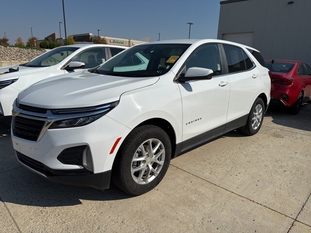 2024 Chevrolet Equinox LT photo 3