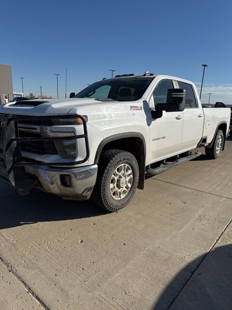 2024 Chevrolet Silverado 3500HD LT photo 3