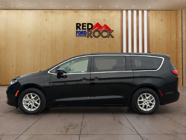 Used 2024 Chrysler Pacifica Touring L Minivan/Van