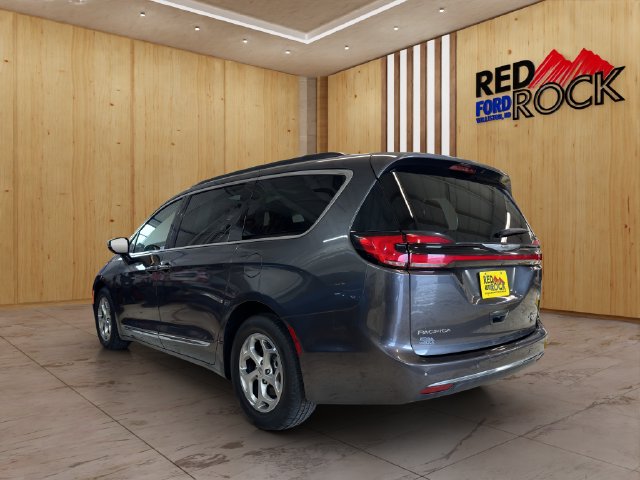Used 2023 Chrysler Pacifica Limited Minivan/Van