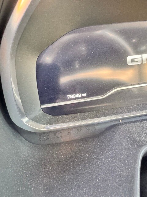 2023 Gmc Yukon SLT photo 4