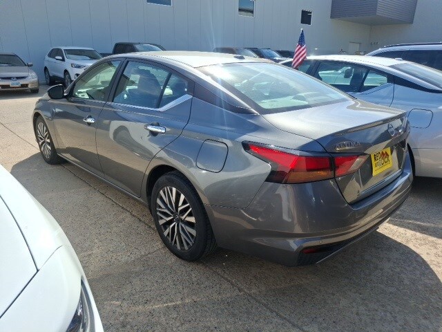 2023 Nissan Altima 2.5 SV photo 3