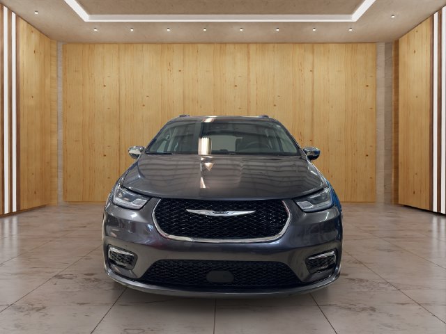Used 2023 Chrysler Pacifica Limited Minivan/Van