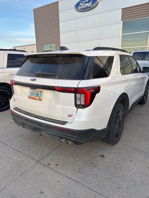 2025 Ford Explorer ST photo 3