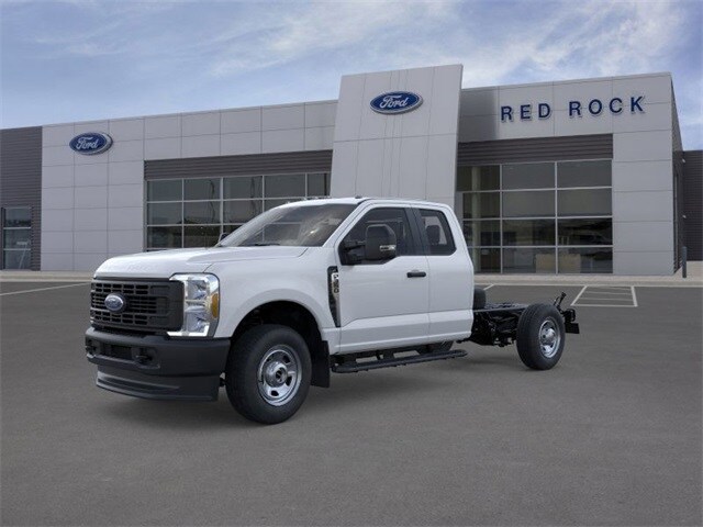 2025 Ford F-350 photo 2