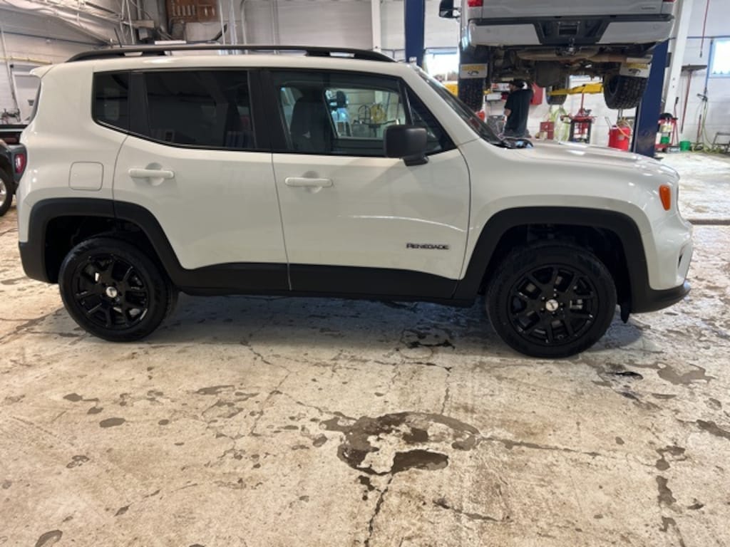 Used 2023 Jeep Renegade Latitude SUV
