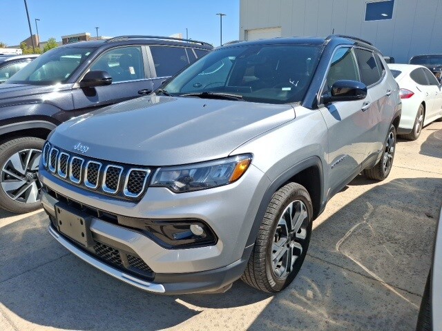 2023 Jeep Compass Limited photo 2