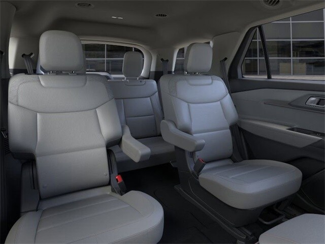 2025 Ford Explorer photo 4