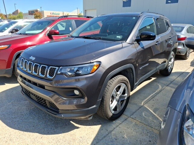 2024 Jeep Compass Latitude photo 2