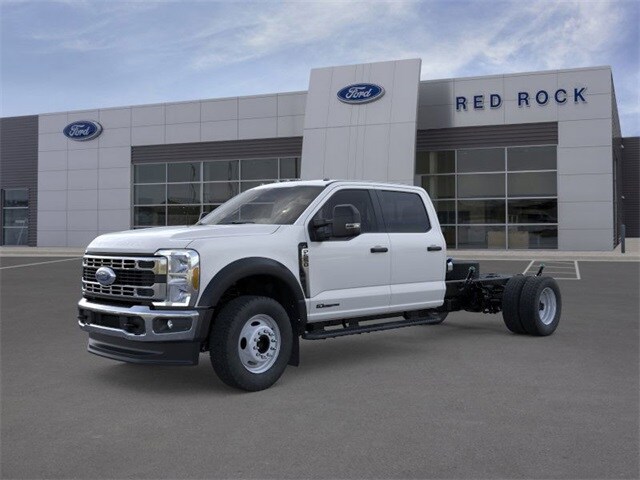 2025 Ford F-550 photo 2