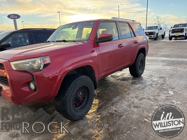 2016 Toyota 4Runner SR5's photo