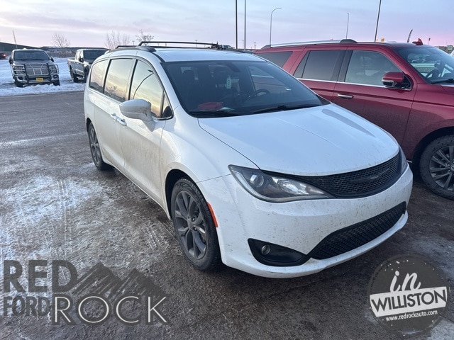 2018 Chrysler Pacifica Touring Plus's photo