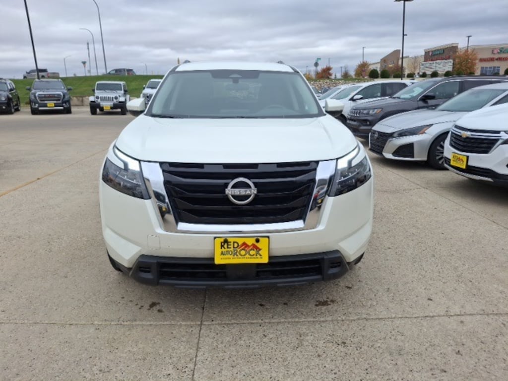 Used 2024 Nissan Pathfinder SV SUV