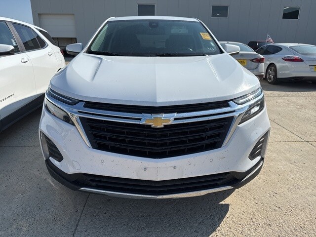 2024 Chevrolet Equinox LT photo 2