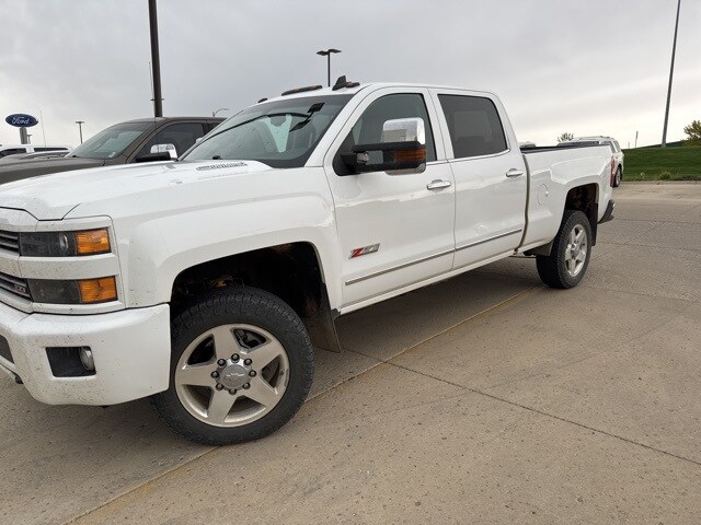 2015 Chevrolet Silverado 2500HD LTZ photo 3