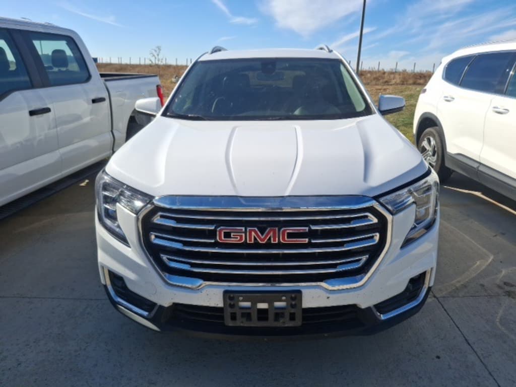 Used 2024 GMC Terrain SLT SUV