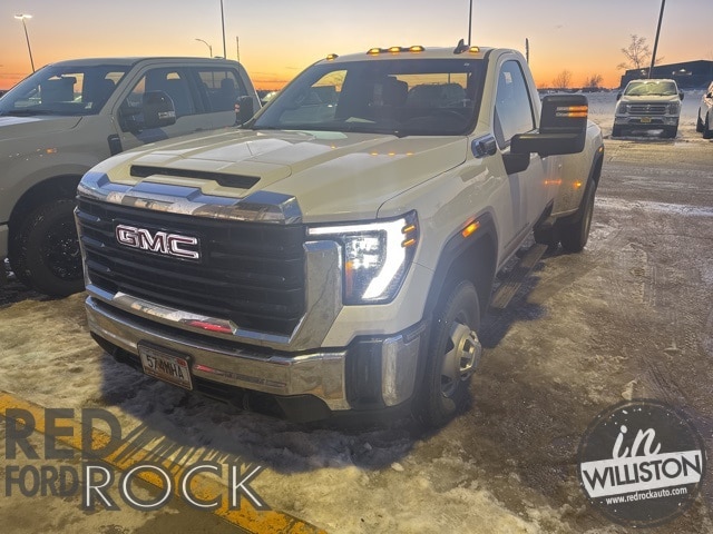 2024 GMC Sierra 3500HD Pro's photo