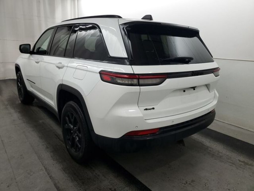 Used 2025 Jeep Grand Cherokee Altitude SUV