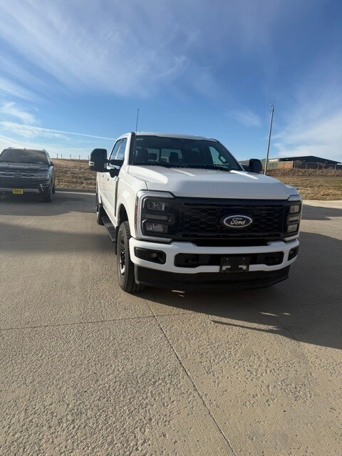 2024 Ford F-350 photo 2