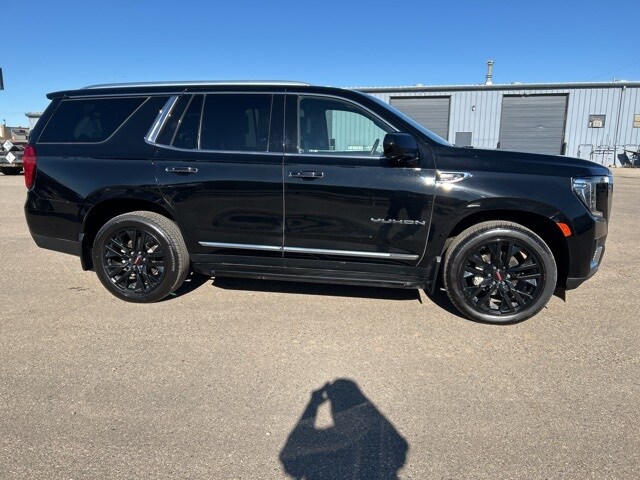 2023 Gmc Yukon SLT photo 3