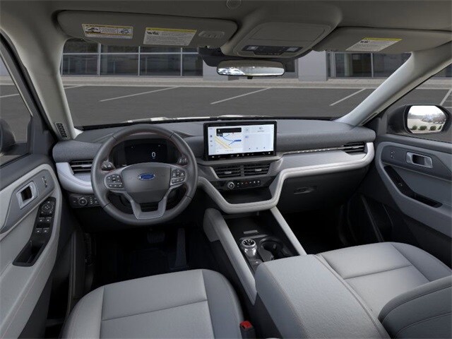 2025 Ford Explorer photo 2