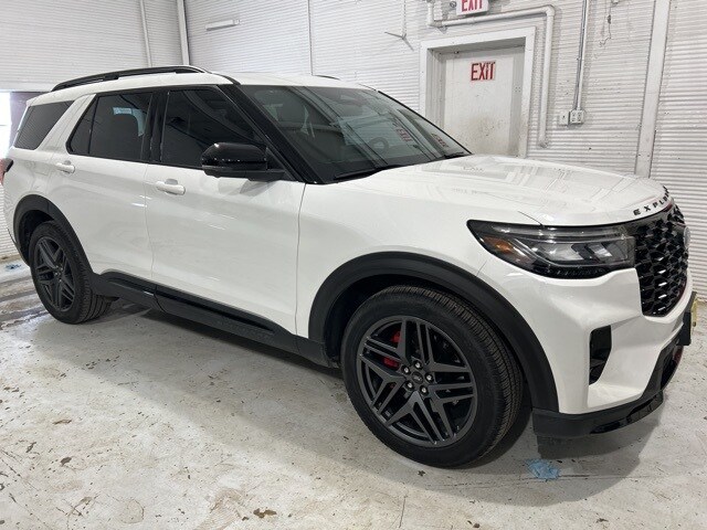 2025 Ford Explorer ST photo 3