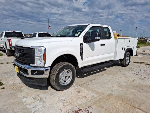 2024 Ford F-350 photo 3