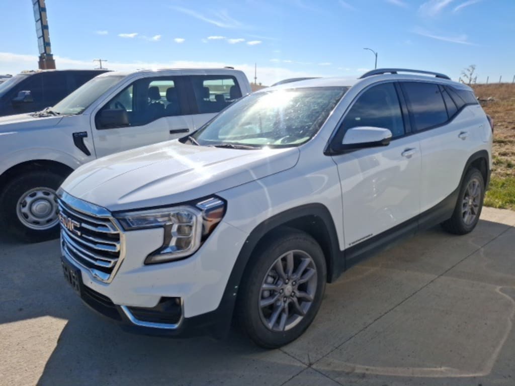 Used 2024 GMC Terrain SLT SUV