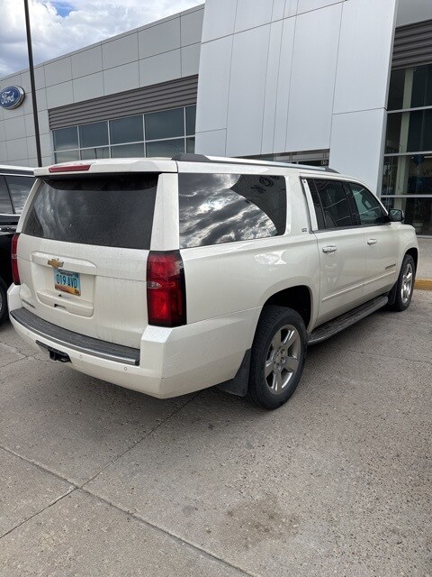 2015 Chevrolet Suburban LTZ photo 4