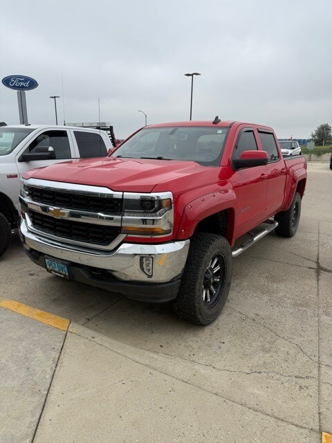 2017 Chevrolet Silverado 1500 LT photo 3