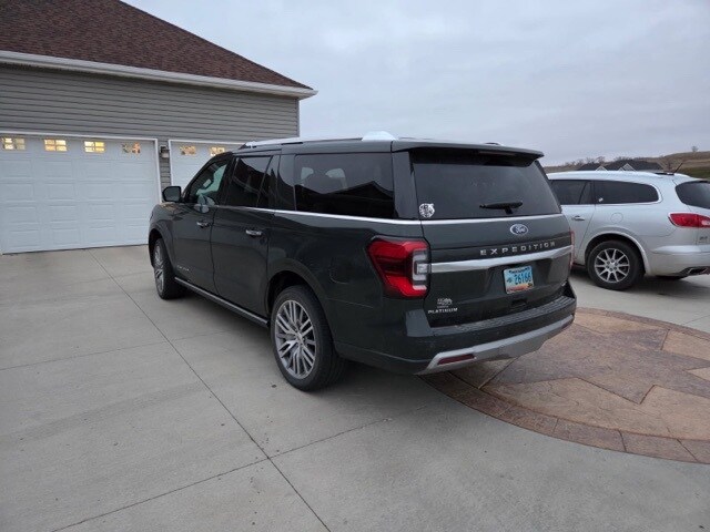 2022 Ford Expedition MAX Platinum photo 2