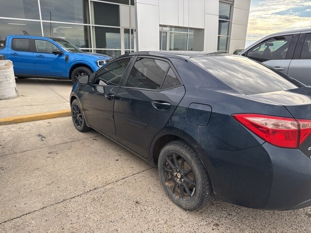 2019 Toyota Corolla L photo 3