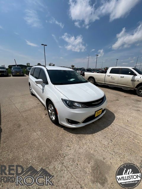 2018 Chrysler Pacifica Touring Plus's photo