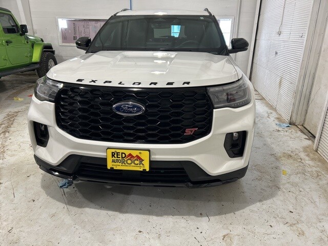 2025 Ford Explorer ST photo 2