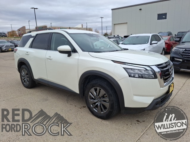 2024 Nissan Pathfinder SV's photo