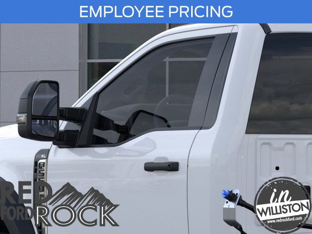 2025 Ford F-550 Super Duty Chassis Cab XL - Photo 20
