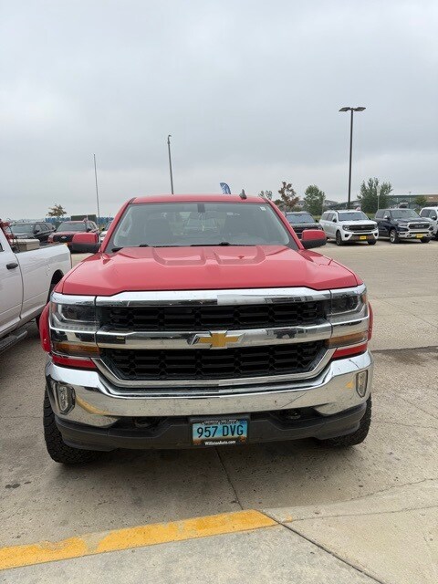 2017 Chevrolet Silverado 1500 LT photo 2