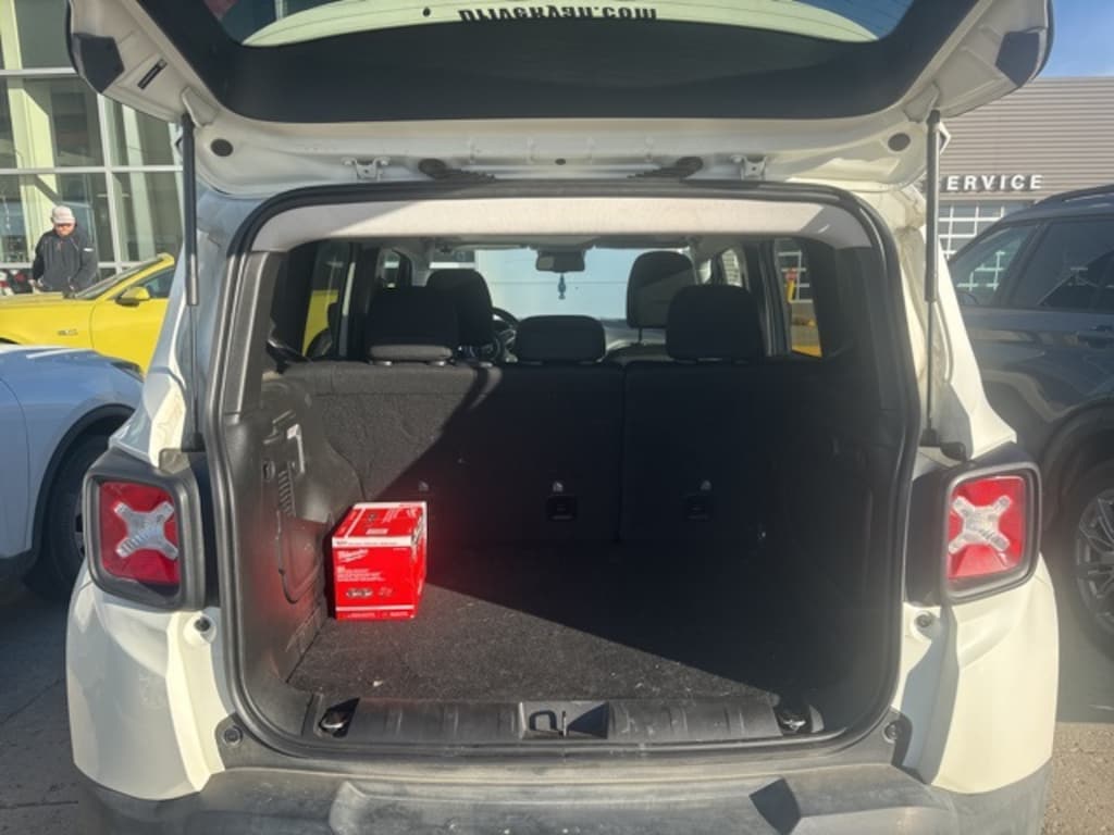 Used 2023 Jeep Renegade Latitude SUV