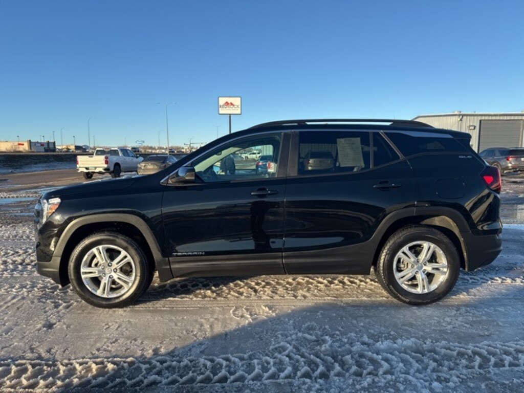 Used 2022 GMC Terrain SLE SUV