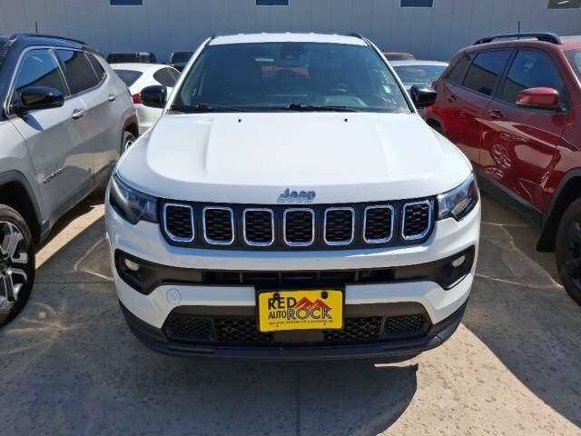 2024 Jeep Compass Latitude photo 2